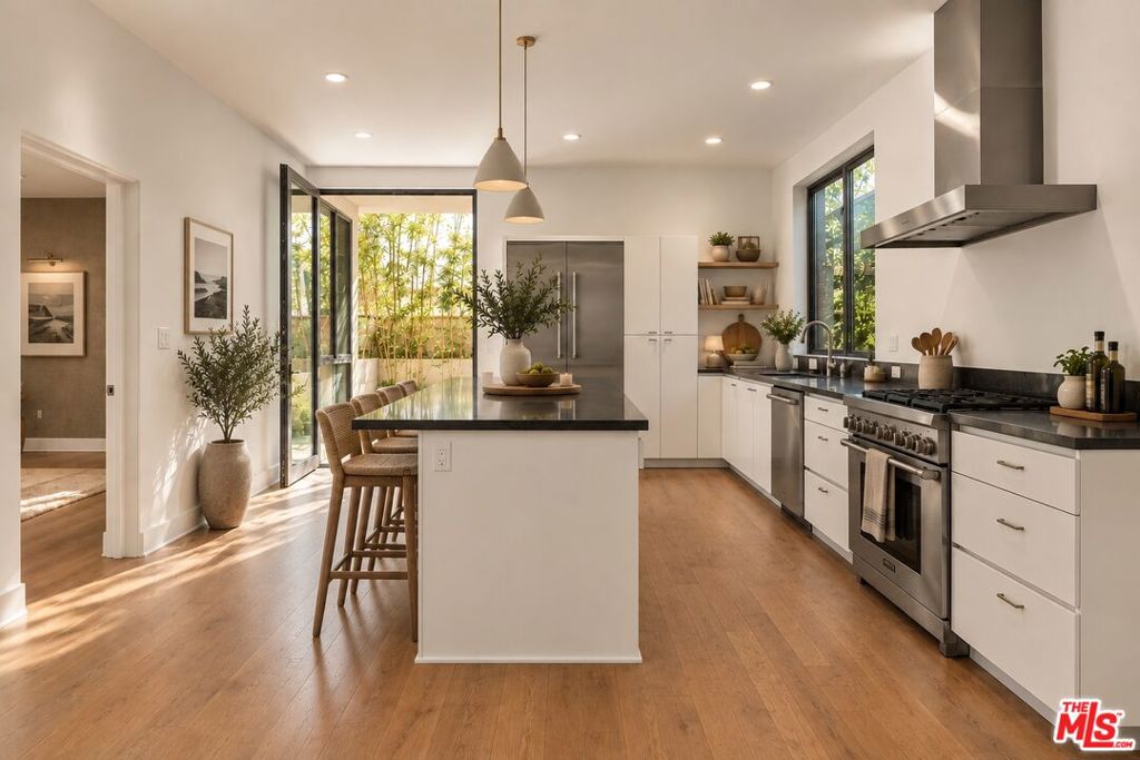 Properties 3 616 N Croft Avenue 2