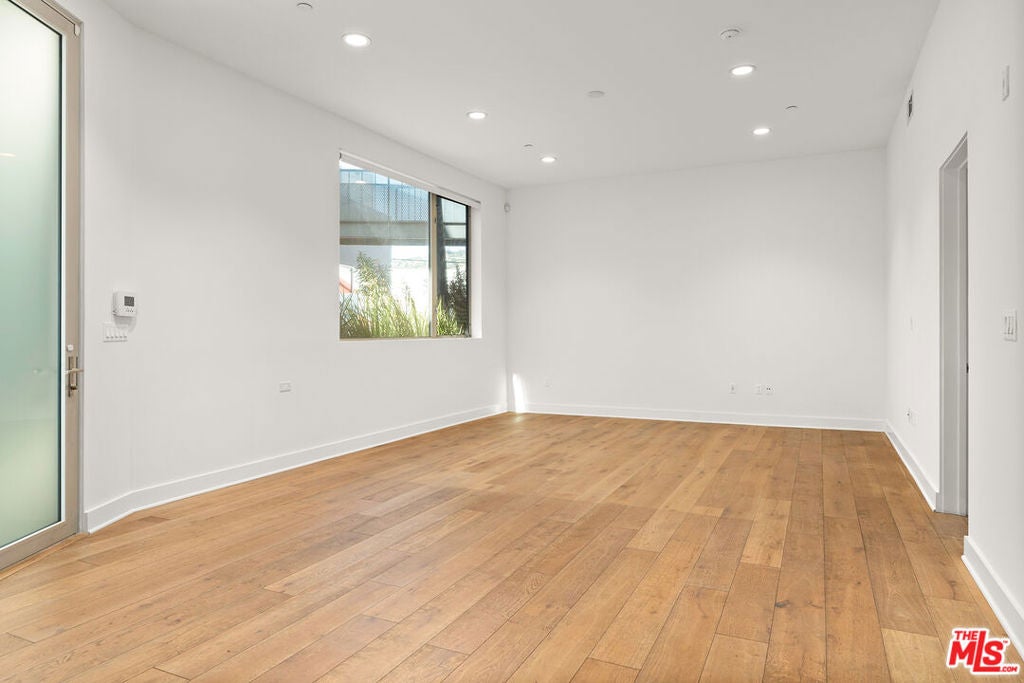 Properties 2 616 N Croft Avenue 2