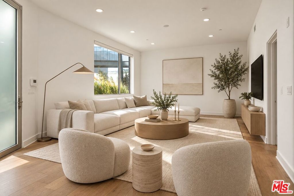 Properties 1 616 N Croft Avenue 2