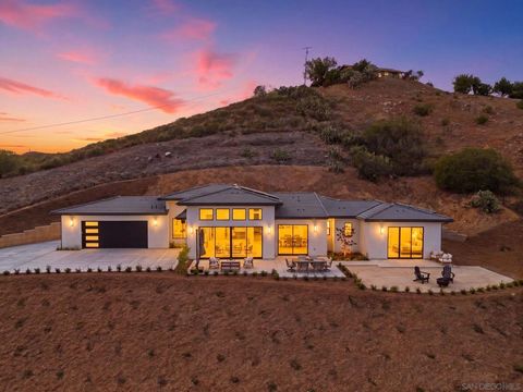 Photo of 3916 Citrus, Fallbrook, CA 92028 (MLS # 260009916SD)