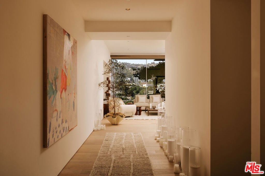 8899 Beverly Boulevard 8B