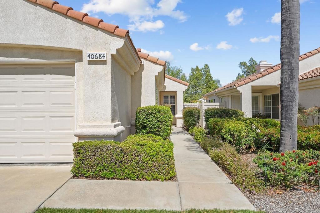Photo of 40684 Corte Albara, Murrieta, CA 92562 (MLS # NDP2603695)