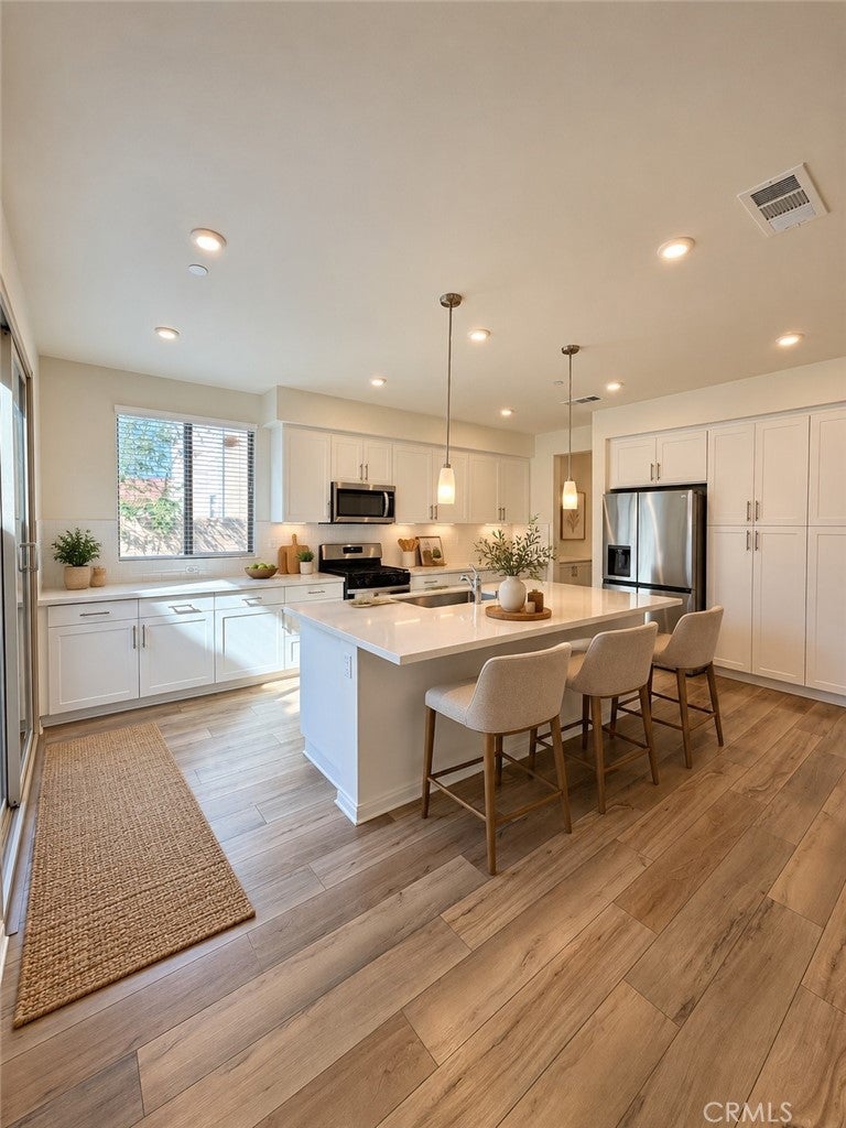 1454 E Laurelwood