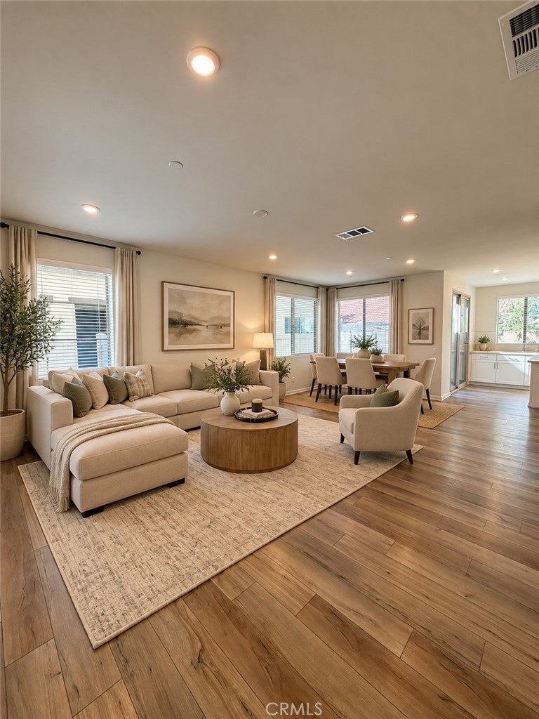 1454 E Laurelwood