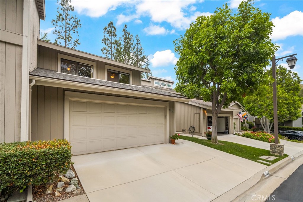 5946 E Cadbury