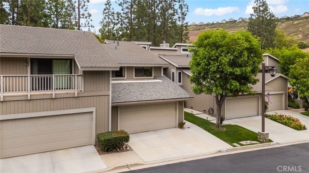 5946 E Cadbury