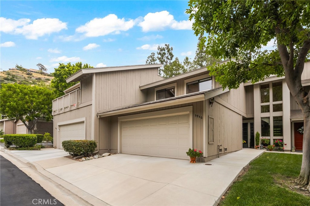 5946 E Cadbury
