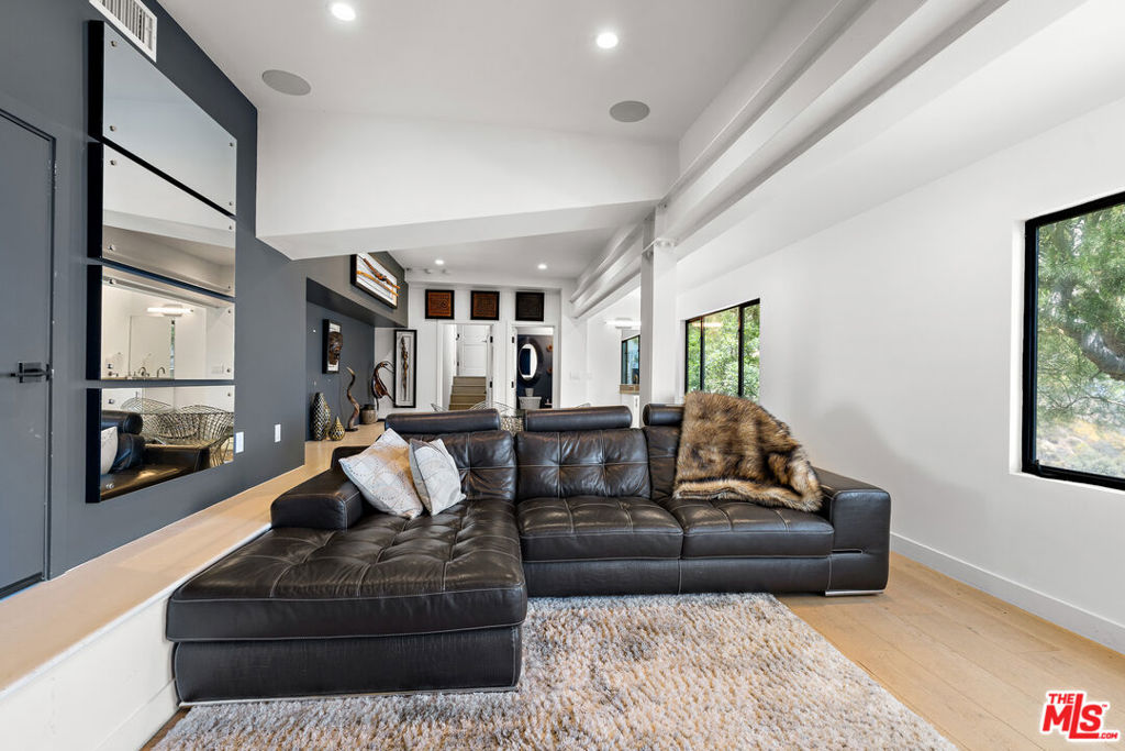 1962 Stradella Road