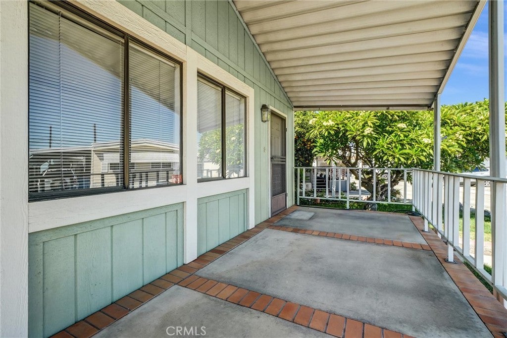 25 Elm Via