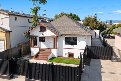 Photo of 259 W 42ND Street, Los Angeles, CA 90037 (MLS # SB26221064)