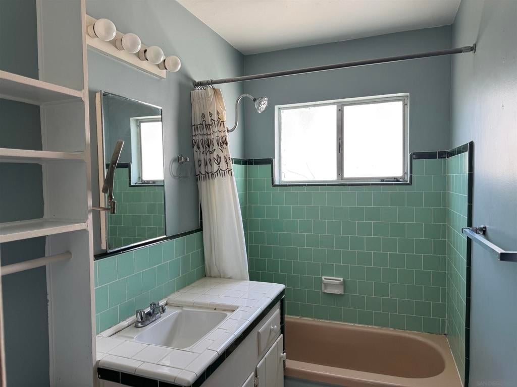 1103 Sutter