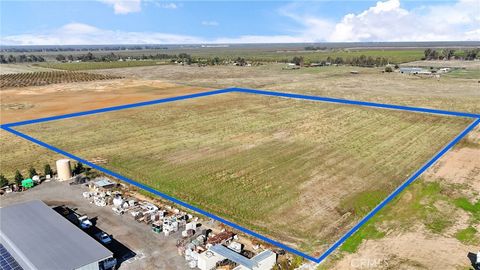 Photo of 999 Avenue 20 1/2, Madera, CA 93638 (MLS # MD25252063) Photo of 999 Avenue 20 1/2, Madera, CA 93638 (MLS # MD25252063)