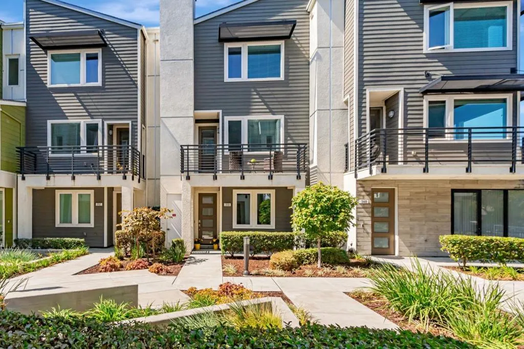 Milpitas, California 95035, United States, 3 Bedrooms Bedrooms, ,4 BathroomsBathrooms,Residential,Active,216005