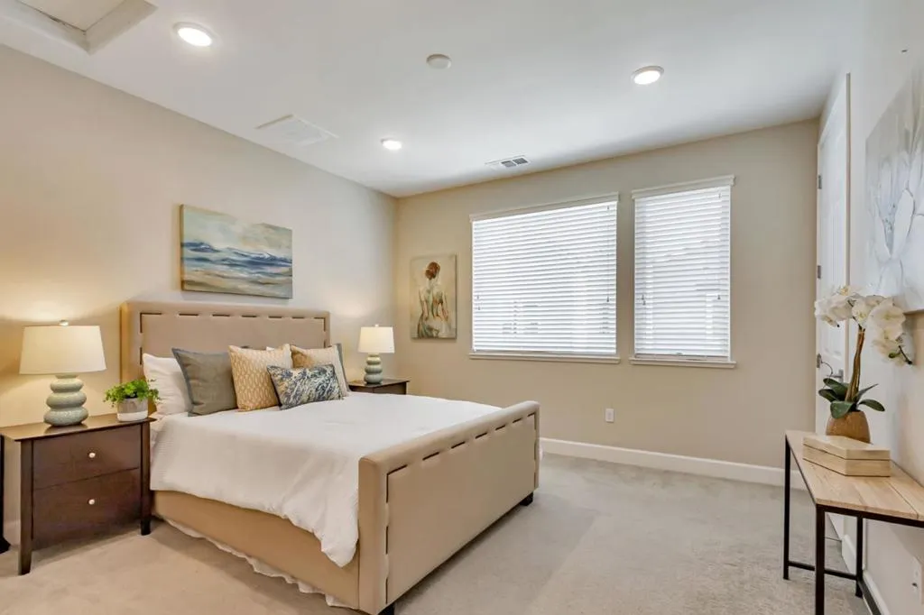 Milpitas, California 95035, United States, 3 Bedrooms Bedrooms, ,4 BathroomsBathrooms,Residential,Active,216005