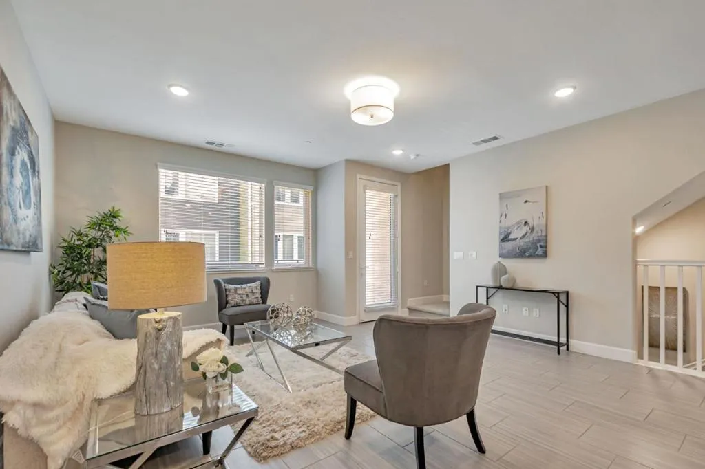 Milpitas, California 95035, United States, 3 Bedrooms Bedrooms, ,4 BathroomsBathrooms,Residential,Active,216005