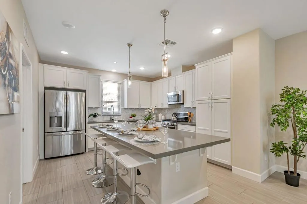 Milpitas, California 95035, United States, 3 Bedrooms Bedrooms, ,4 BathroomsBathrooms,Residential,Active,216005