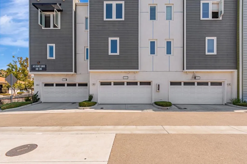 Milpitas, California 95035, United States, 3 Bedrooms Bedrooms, ,4 BathroomsBathrooms,Residential,Active,216005