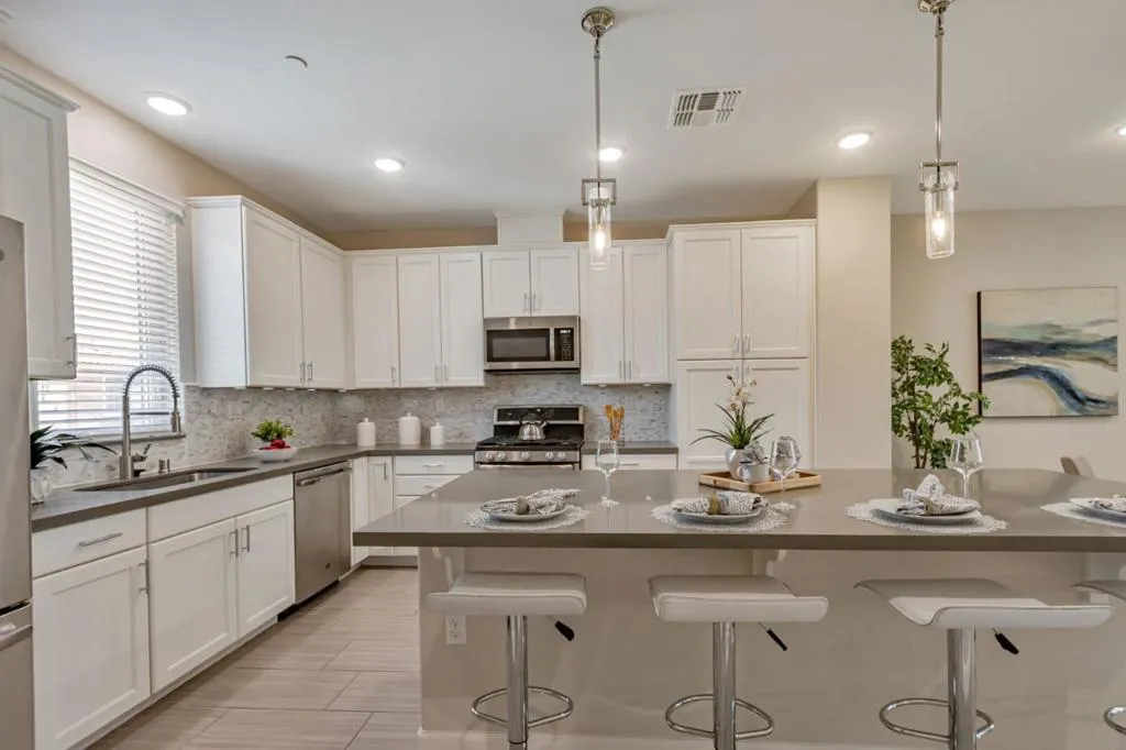 Milpitas, California 95035, United States, 3 Bedrooms Bedrooms, ,4 BathroomsBathrooms,Residential,Active,216005