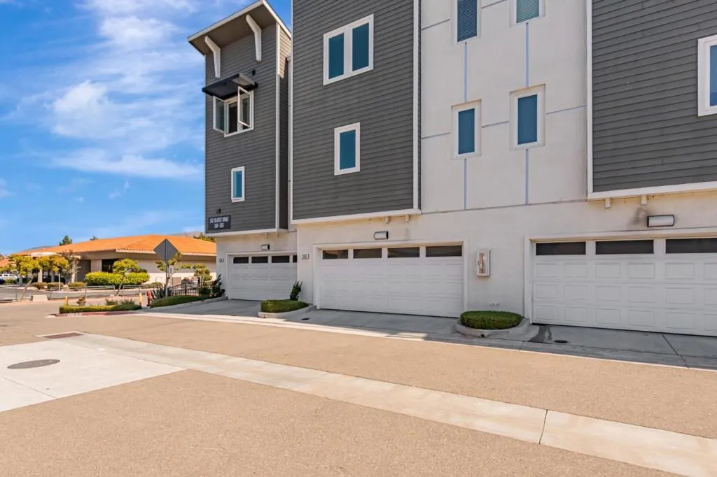 Milpitas, California 95035, United States, 3 Bedrooms Bedrooms, ,4 BathroomsBathrooms,Residential,Active,216005