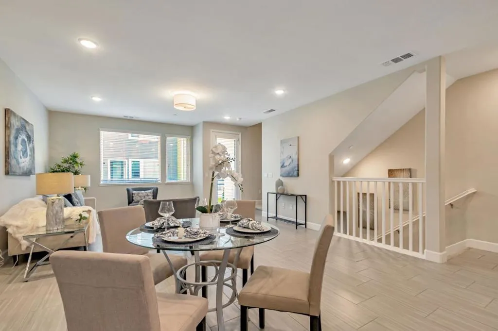 Milpitas, California 95035, United States, 3 Bedrooms Bedrooms, ,4 BathroomsBathrooms,Residential,Active,216005