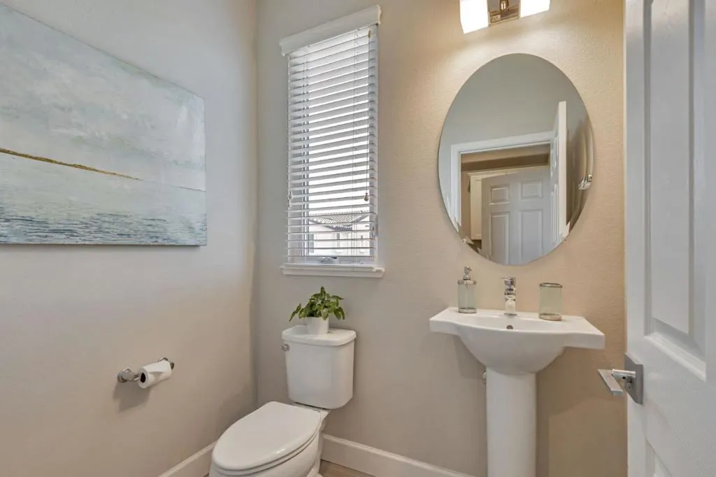 Milpitas, California 95035, United States, 3 Bedrooms Bedrooms, ,4 BathroomsBathrooms,Residential,Active,216005