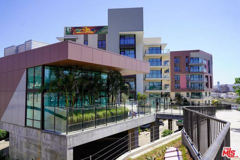 Photo of 800 N Front Street #2329, Burbank, CA 91502 (MLS # 25613449) Photo of 800 N Front Street #2329, Burbank, CA 91502 (MLS # 25613449)