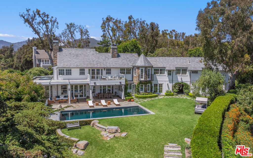 6825 Zumirez Drive