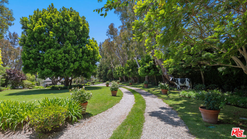 6825 Zumirez Drive