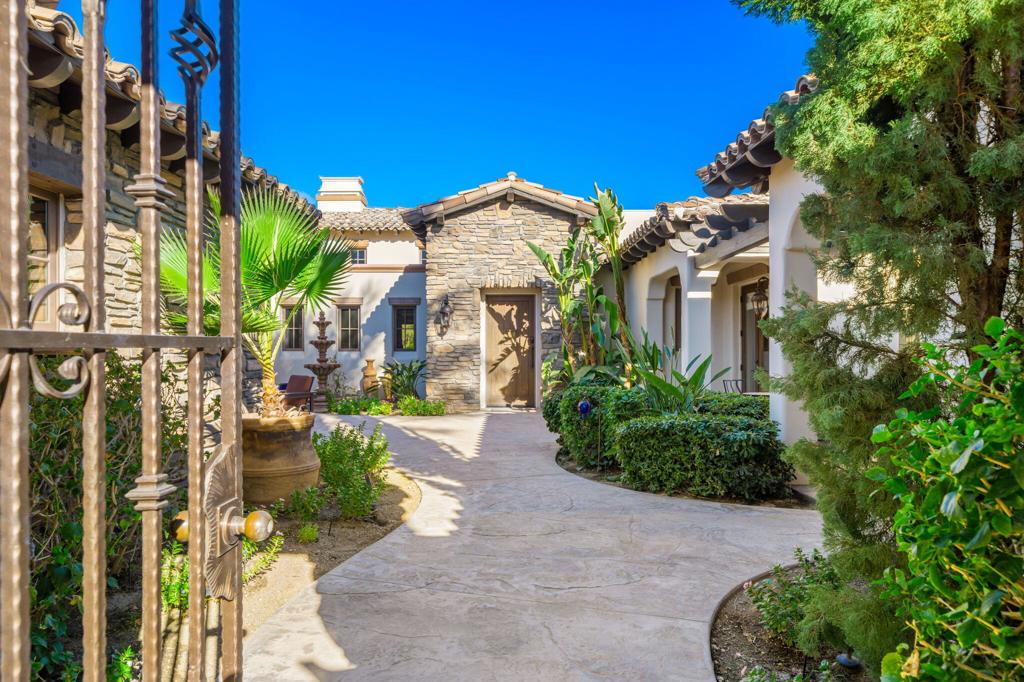 52820 Del Gato Drive