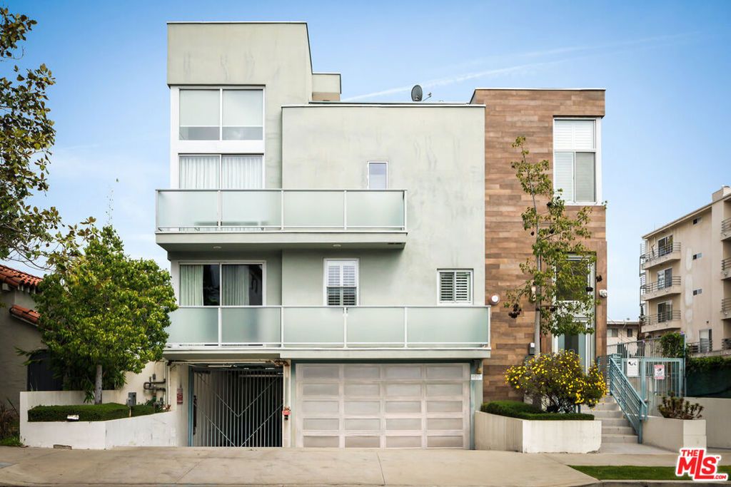 Photo of 108 S Croft Avenue #103, Los Angeles, CA 90048 (MLS # 26660827)