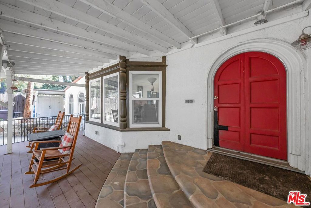 8600 La Tuna Canyon Road