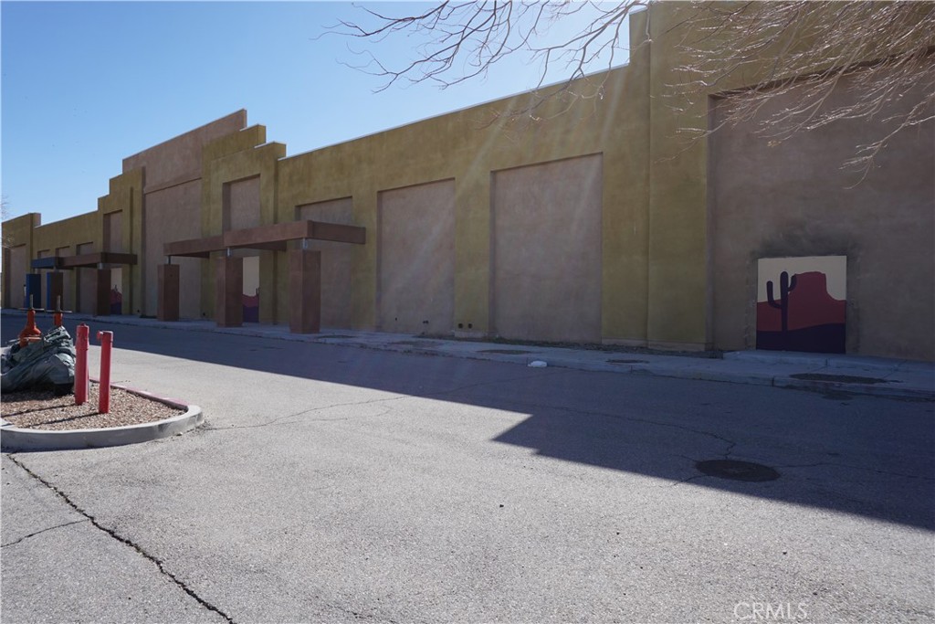 22311 Bear Valley