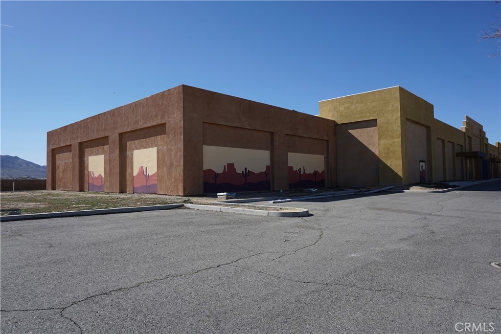 22311 Bear Valley