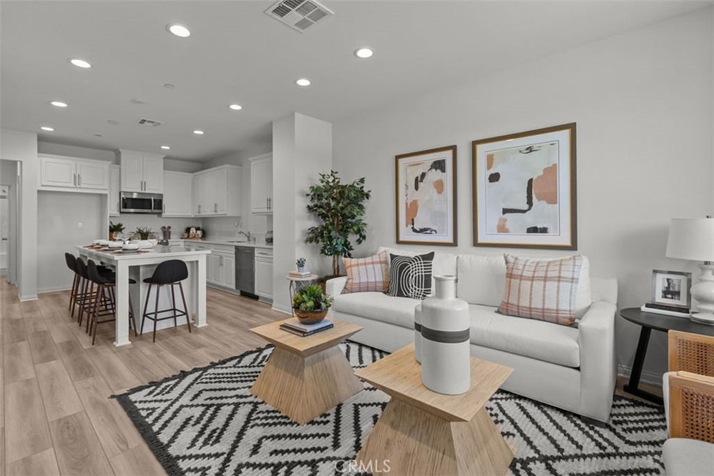 1095 N Harbor Boulevard