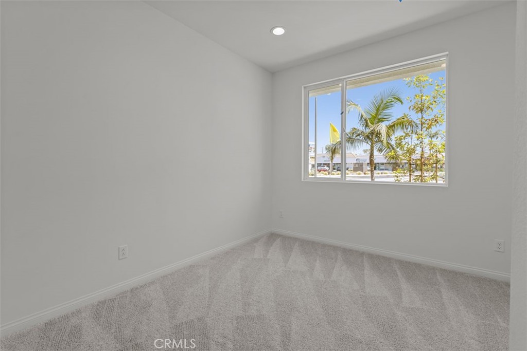 1095 N Harbor Boulevard