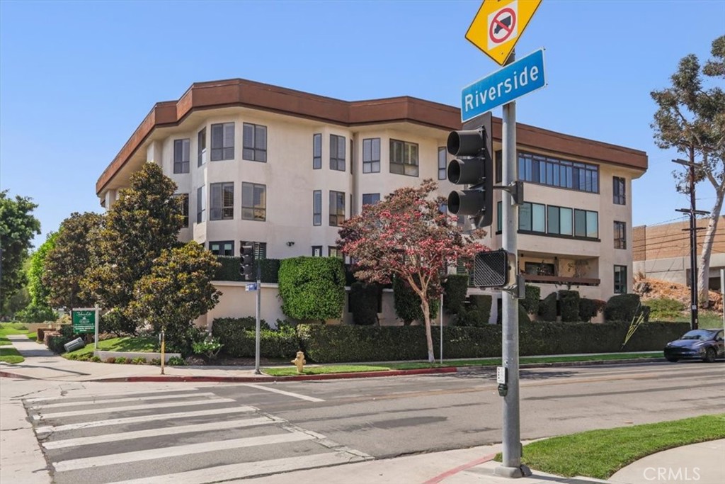 10409 Riverside Drive 203
