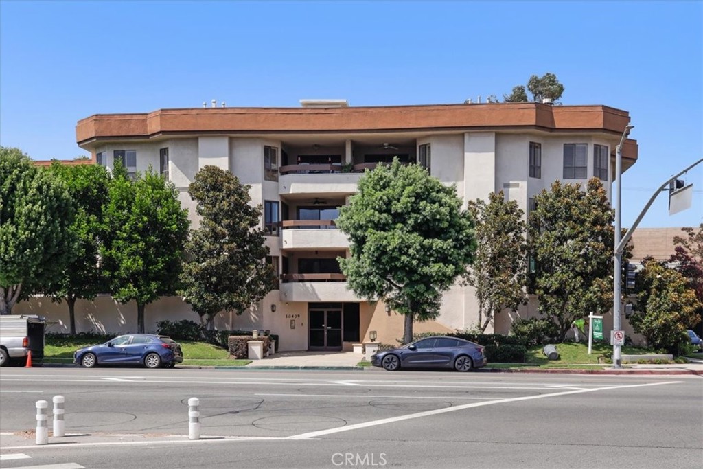 10409 Riverside Drive 203