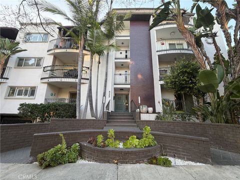 625 N Flores #104 West Hollywood CA 90048
