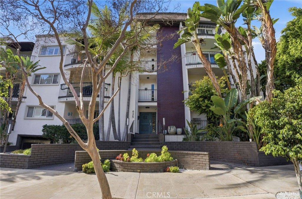 Photo of 625 N Flores #104 St, West Hollywood, CA 90048 (MLS # DW26026283)