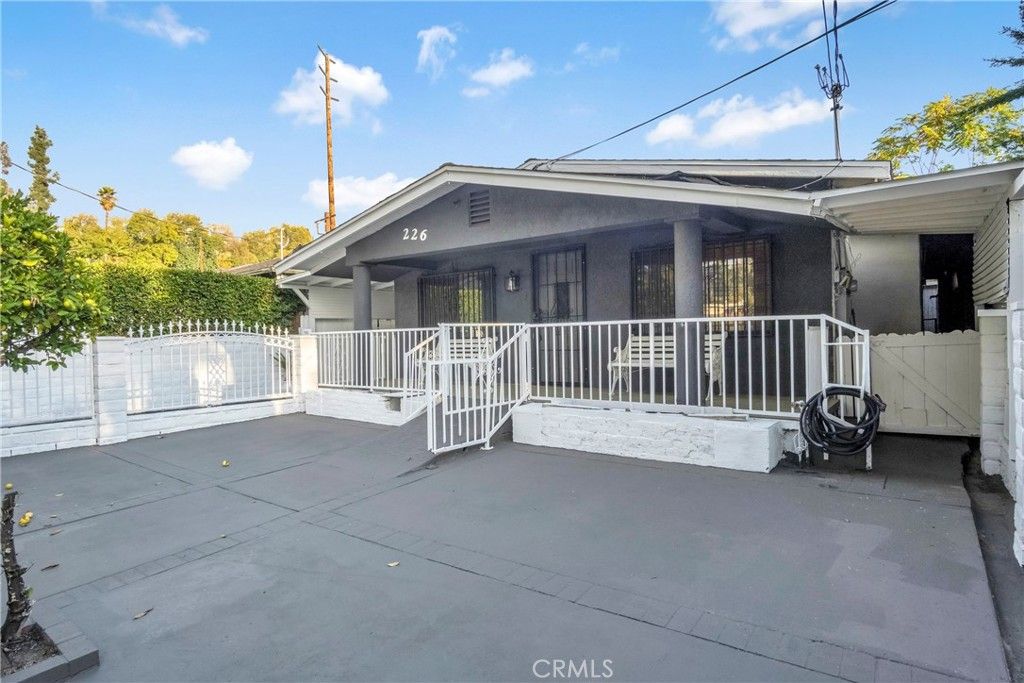 Photo of 226 S Avenue 64 Ave, Los Angeles, CA 90042 (MLS # IV25264214)