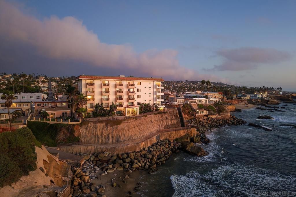 Photo of 4878 Pescadero Ave Ave #103, San Diego, CA 92107 (MLS # 250041595SD)
