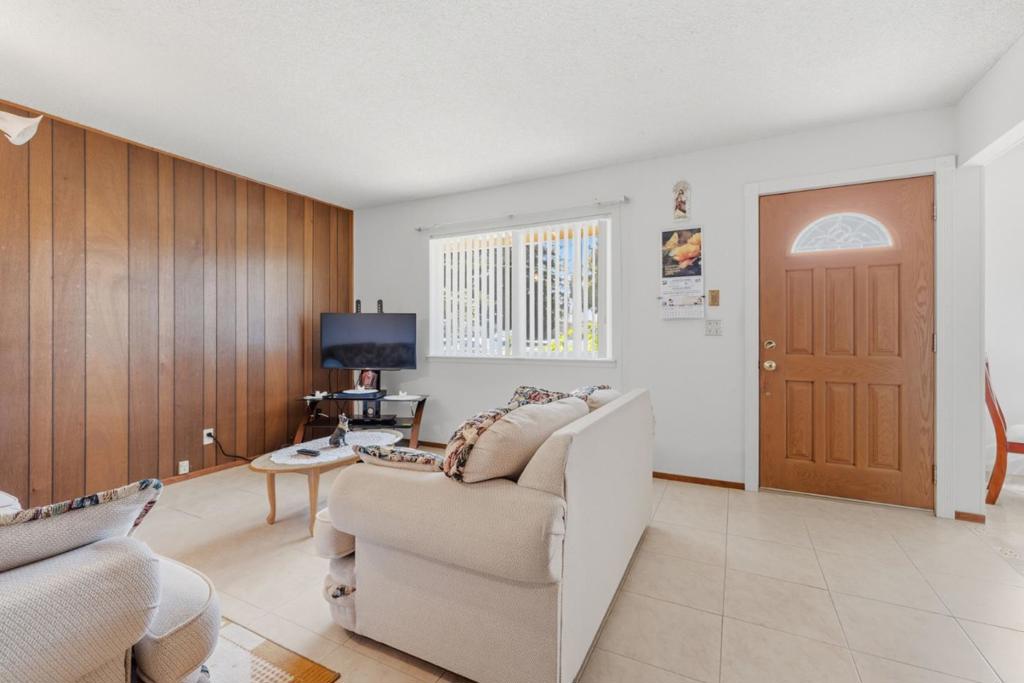 608 Bronte Avenue