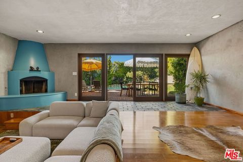 Photo of 1133 Somera Road, Los Angeles, CA 90077 (MLS # 26675069)