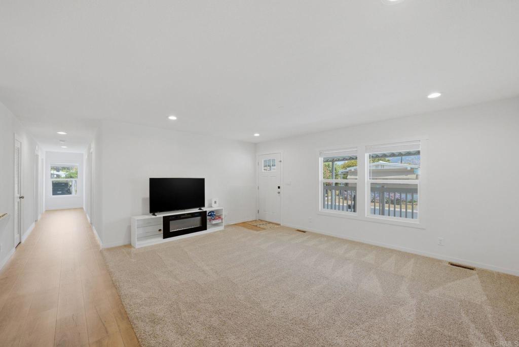 2700 E Valley Parkway 189