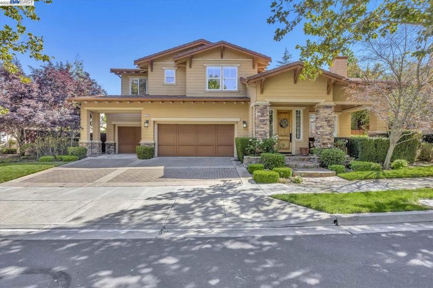 Discover luxury living in the heart of Windemere! This former model home boasts travertine tile floors, plush new carpeting, and a gourmet kitchen with stainless steel appliances, travertine countertops, island, pantry, and bar. Enjoy the grandeur of tall ceilings, while being just steps away from a picturesque park. The primary suite features an oversized shower, jetted tub, separate vanities, makeup counter, and walk-in closets. Award-winning schools nearby make this the perfect family home. Outside, a spacious yard is adorned with mature landscaping. Your dream home awaits!