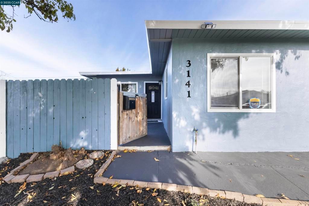 Photo of 3141 Fairmede Dr Dr, Richmond, CA 94806 (MLS # 41119483)