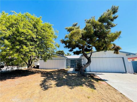 Photo of 9722 Geyser Avenue, Northridge, CA 91324 (MLS # SR26068407)