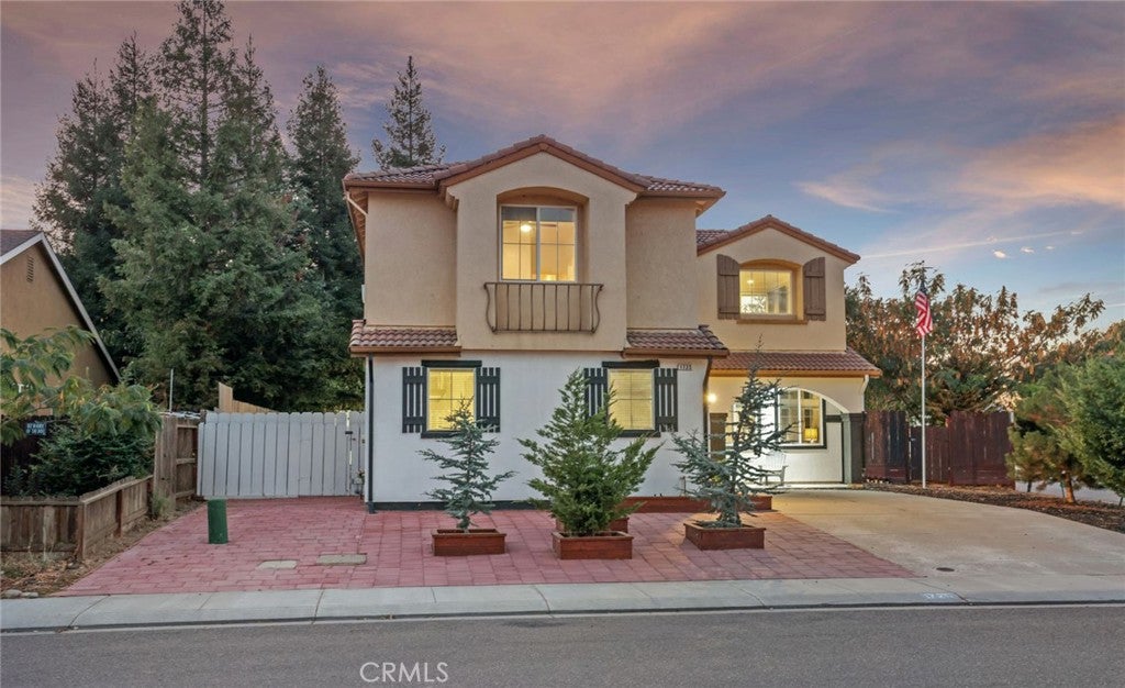 1725 Luna Bella Lane
