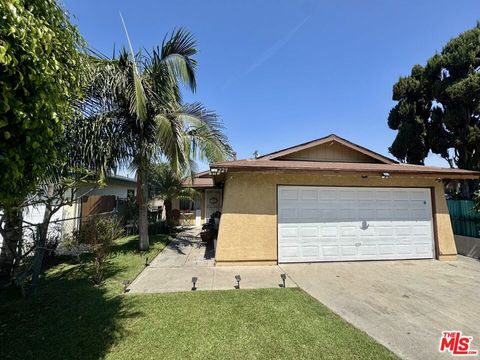 Photo of 229 E 75th Street, Los Angeles, CA 90003 (MLS # 26678393)