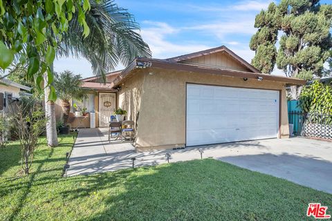 Photo of 229 E 75th Street, Los Angeles, CA 90003 (MLS # 26678393)